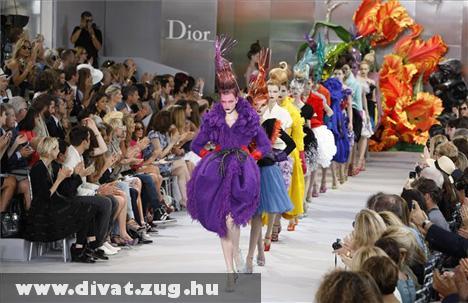 Dior furcsa modellekkel mutatta be legújabb kollekcióját