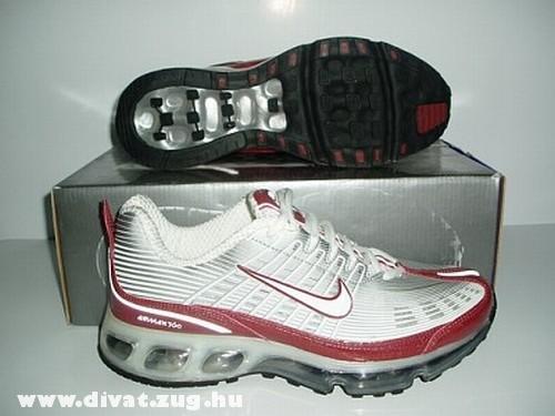 Nike piros és ezüst színû cipõ