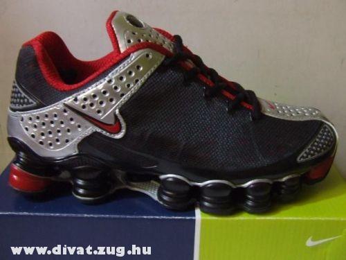 Fekete-piros Nike cipõ